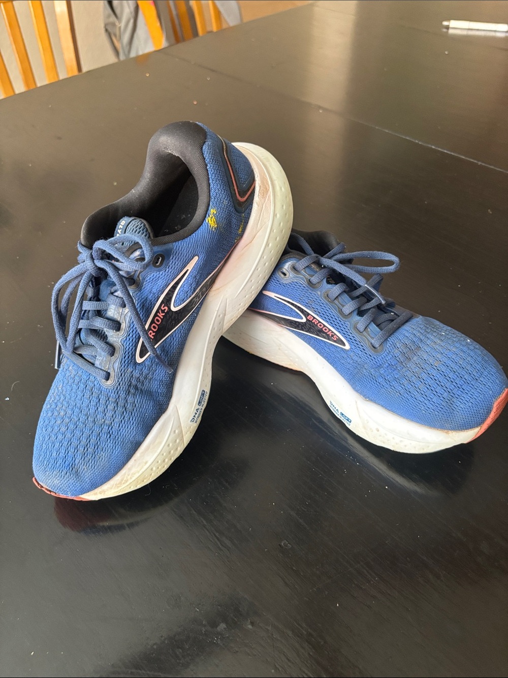 Brooks Glycerine Blue Lace-Up Running Sneakers‎ with Coral Accents size 9 Wide